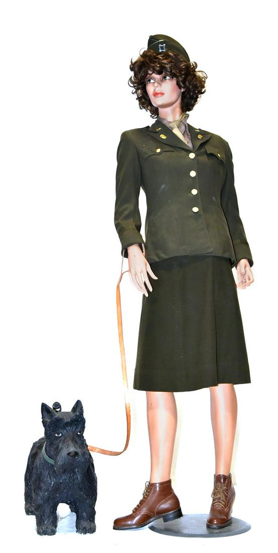 Original WWII U.S. Army Uniform, Female (1 of 1)