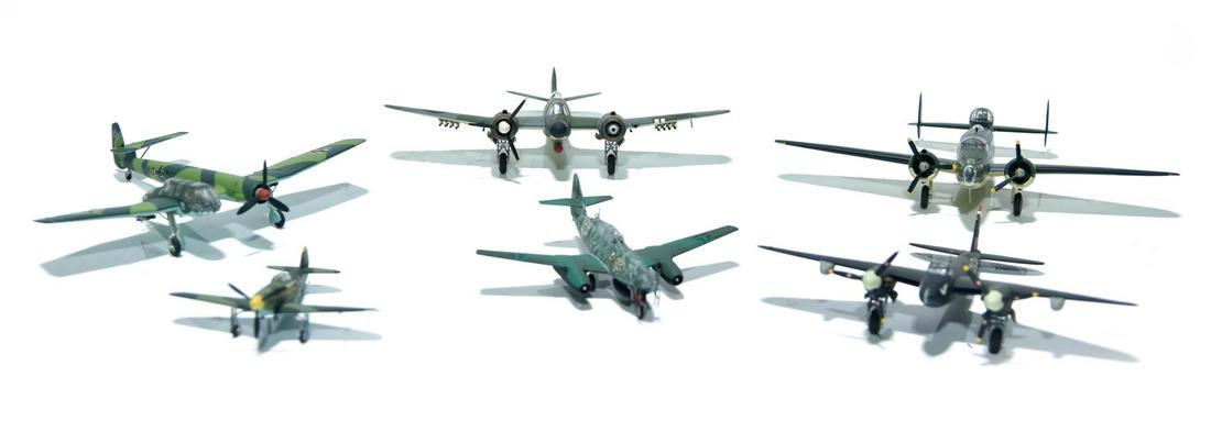 Lot of Plastic Model Airplanes (1 of 3)