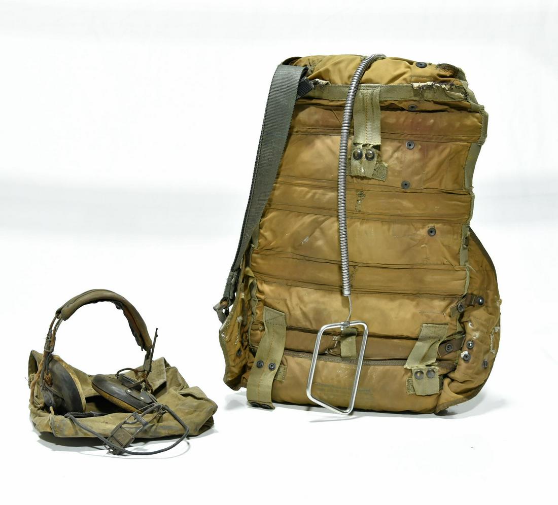 Original WWII U.S. Headphones and Bag with Audio (1 of 1)