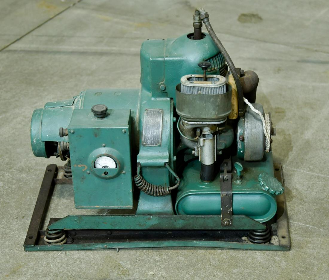 Original WWII Military Generator Set (1 of 4)