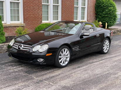 2007 Mercedes-Benz SL550 Convertible: 2007 Mercedes-Benz SL550 Convertible - Offered Without Reserve - There is NO ESTIMATE on this item. - Clean black paint finish with factory panel gaps and grey leather interior | Luxury interior