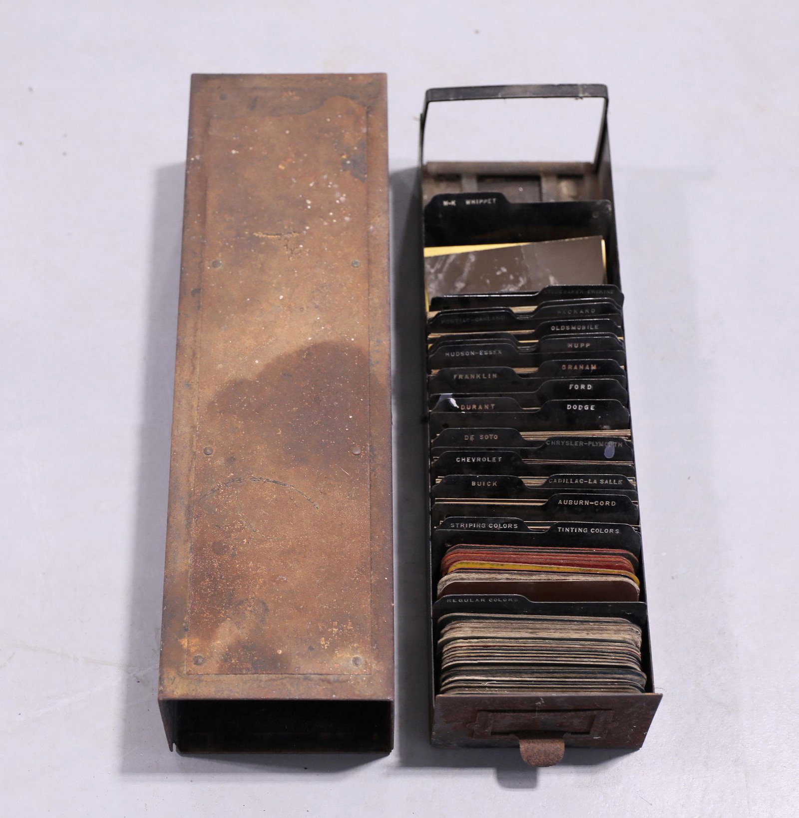 Antique Automobile Paint Swatch Salesman Sample Kit in (1 of 10)