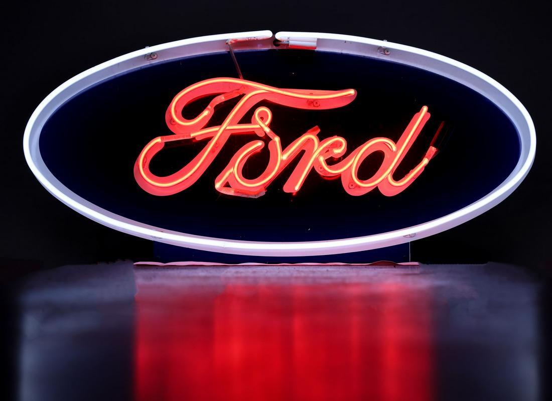 FORD Automobile Oval Neon Dealership Sign (1 of 7)