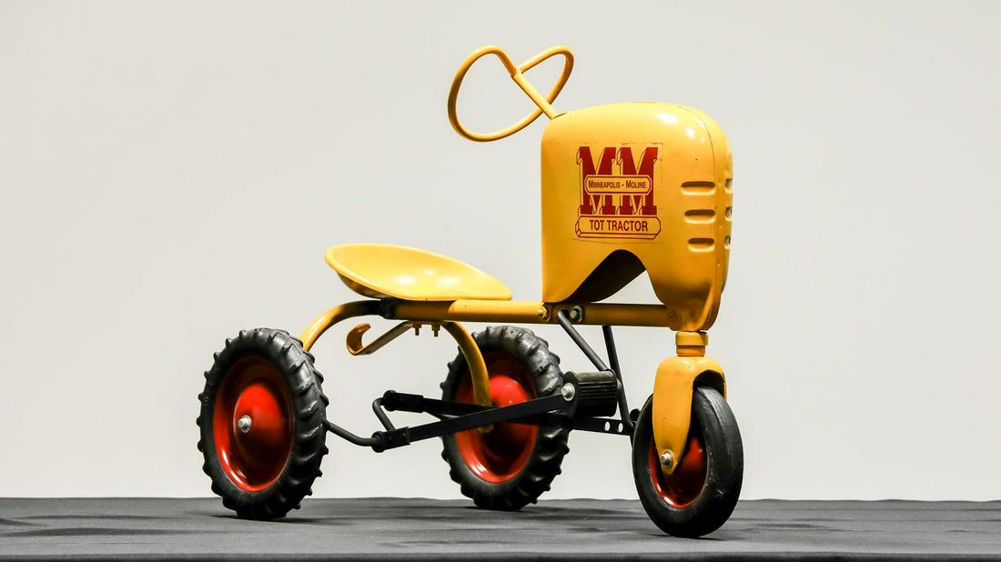 AMF Minneapolis-Moline Tot-Tractor Pedal Toy (1 of 6)