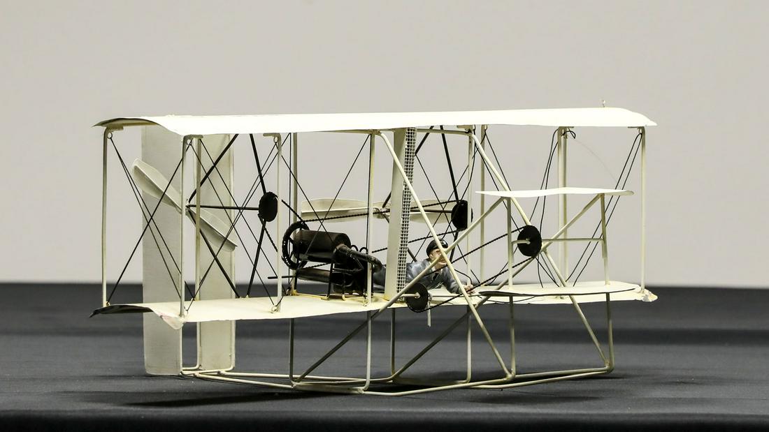 1903 Wright Brothers Kittyhawk Flyer Model (1 of 14)