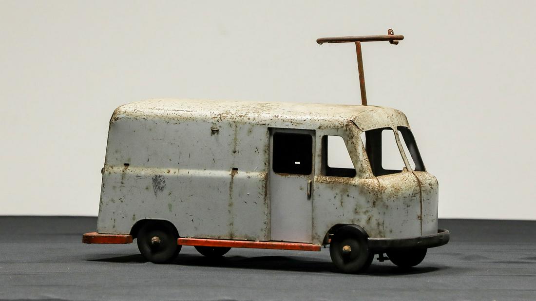 Roberts 1950s Sealtest Ice Cream Pressed Steel Ride On (1 of 9)