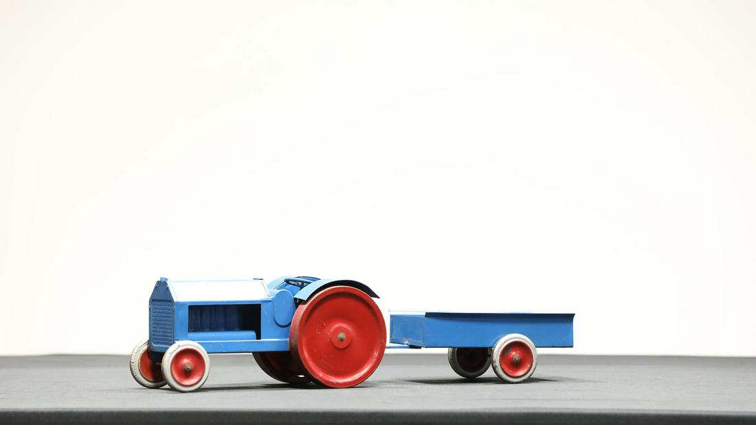 Vintage Tractor and Trailer Set Pressed Steel Toy (1 of 17)