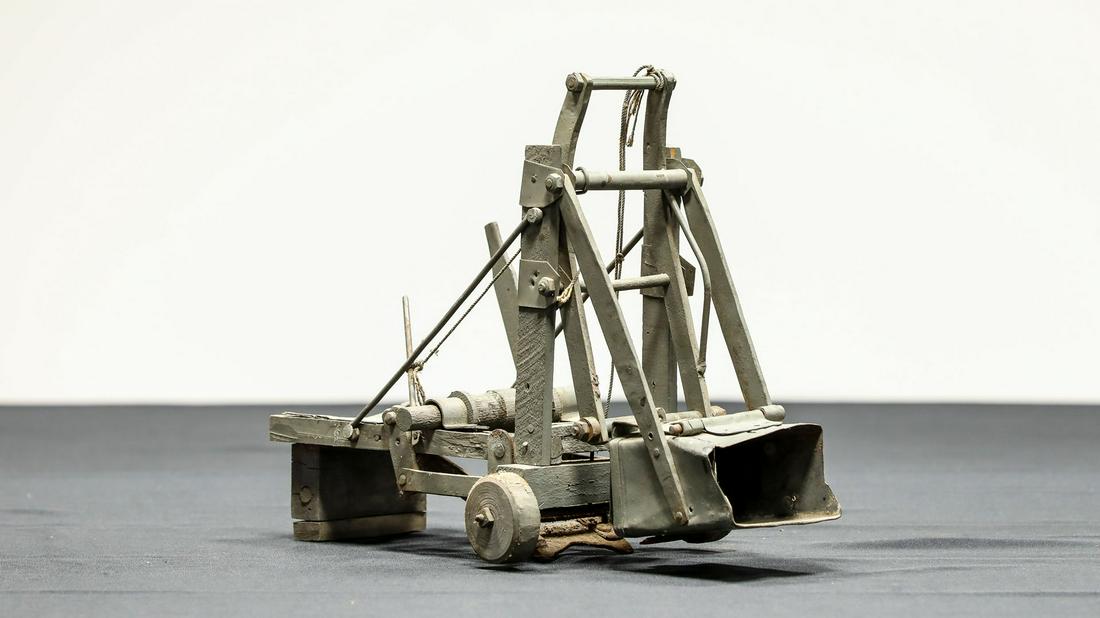 Homebuilt Excavator Toy (1 of 8)