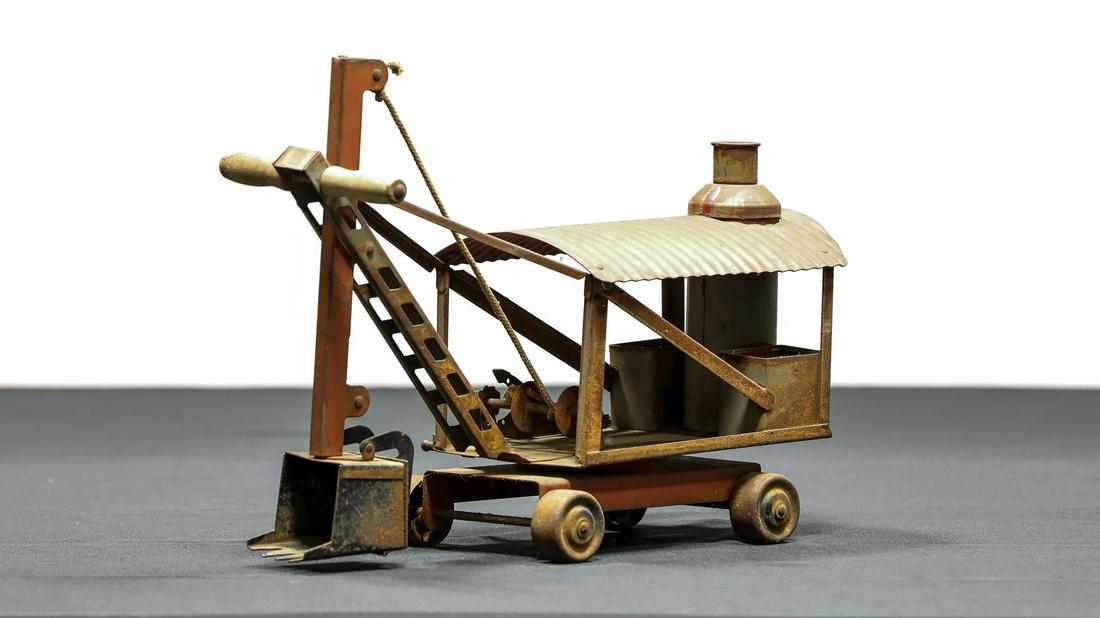 Structo Steam Shovel c. 1938 Pressed Steel Toy (1 of 12)