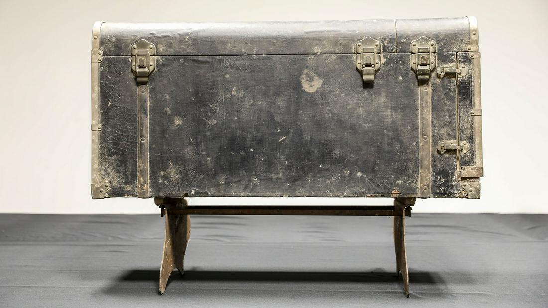 1920s Tronick Tourist Tool Trunk (1 of 13)