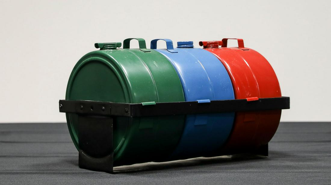 Running Board Mounted Containers (1 of 8)