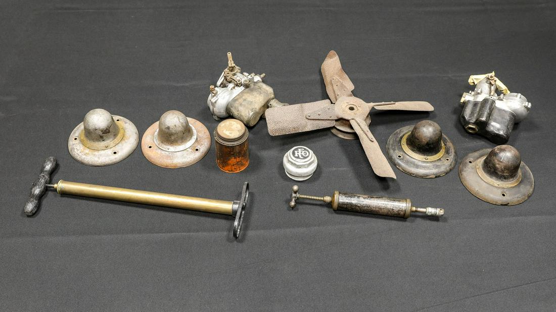 Miscellaneous Automotive Parts, Carburetors, Pumps,: Miscellaneous Automotive Parts, Carburetors, Pumps, Greasers, etc. - Offered Without ReserveTwo Schebler S3 carburetors, brass tire pump, grease gun, center hubs, 1910s REO hub cap, four-bladed fan an