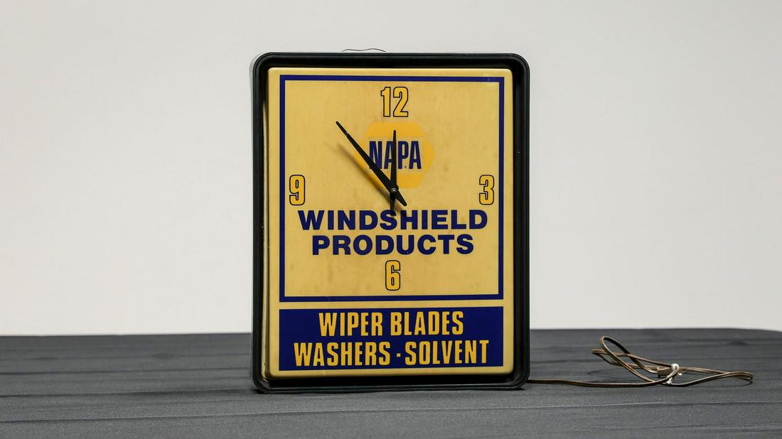 NAPA Windshield Products Clock (1 of 8)