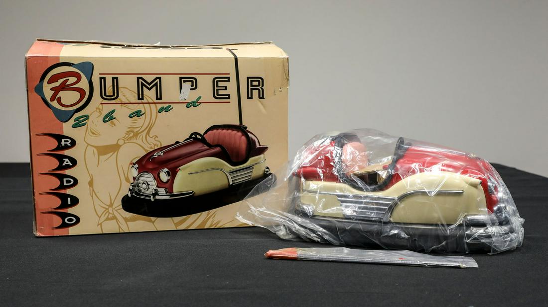 Bumper Car Multiband Transistor Radio (1 of 5)