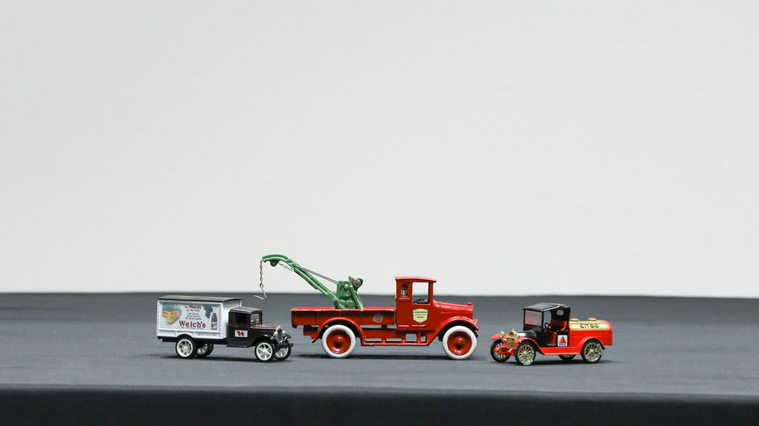 Lot of 3 Toy Pickup Trucks (1 of 20)
