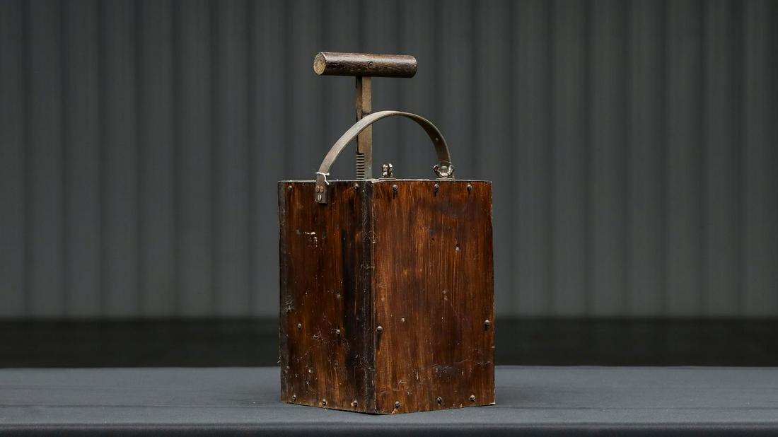 Dupont Blasting Machine Model CD-24 (1 of 5)