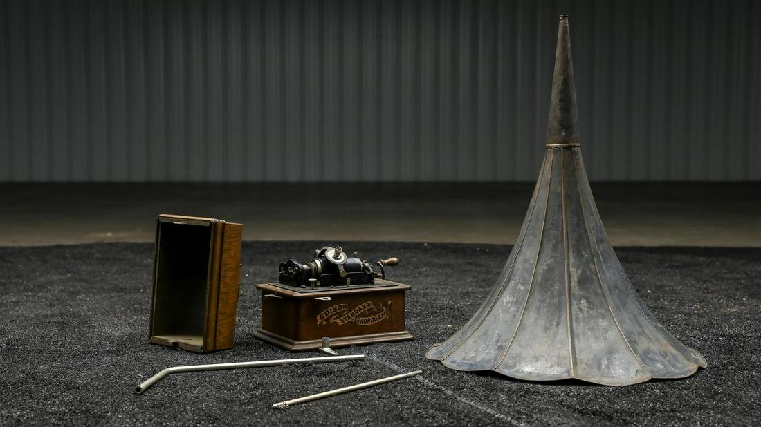 Edison Home Model A Phonograph and Speaker (1 of 1)