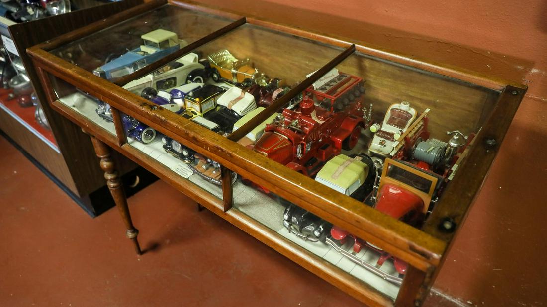 Automotive Liquor Decanters with Display Case and Table (1 of 9)