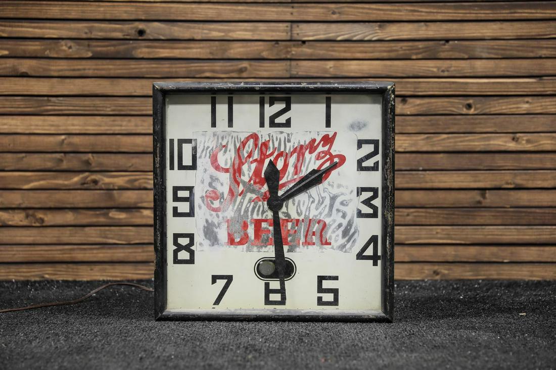 Circa 1940 Storz's Beer Lighted Clock (1 of 2)