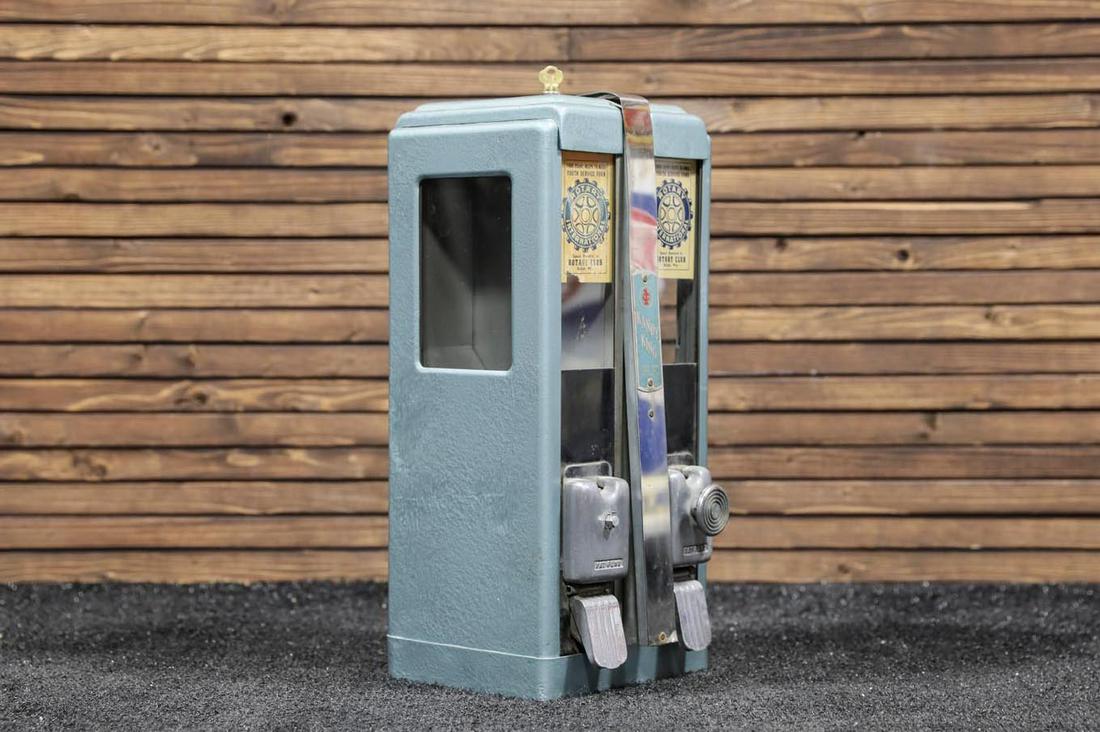 Circa 1950 Coin-Operated Kandy King Candy Dispenser (1 of 5)