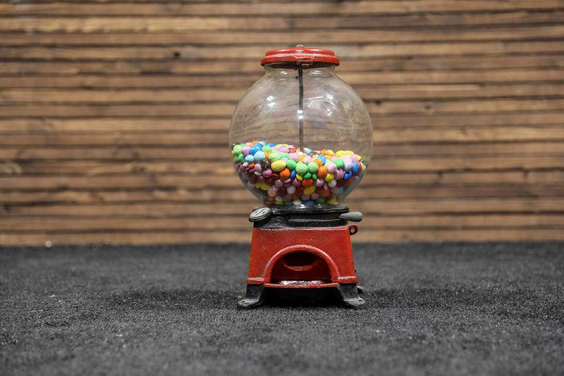 Vintage Gumball/Candy Penny Vending Machine (1 of 3)