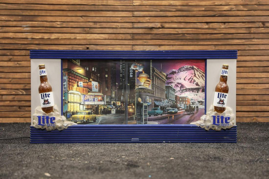 Miller Lite Scrolling View Bar Light: Miller Lite Scrolling View Bar Light - Offered Without Reserve ---- ITEM IS LOCATED IN AUBURN, IN ITEMS MUST BE PAID FOR AND REMOVED BY APRIL 28TH AT 3PM. ANY ITEMS LEFT AFTER APRIL 28TH WILL BE SHIPP