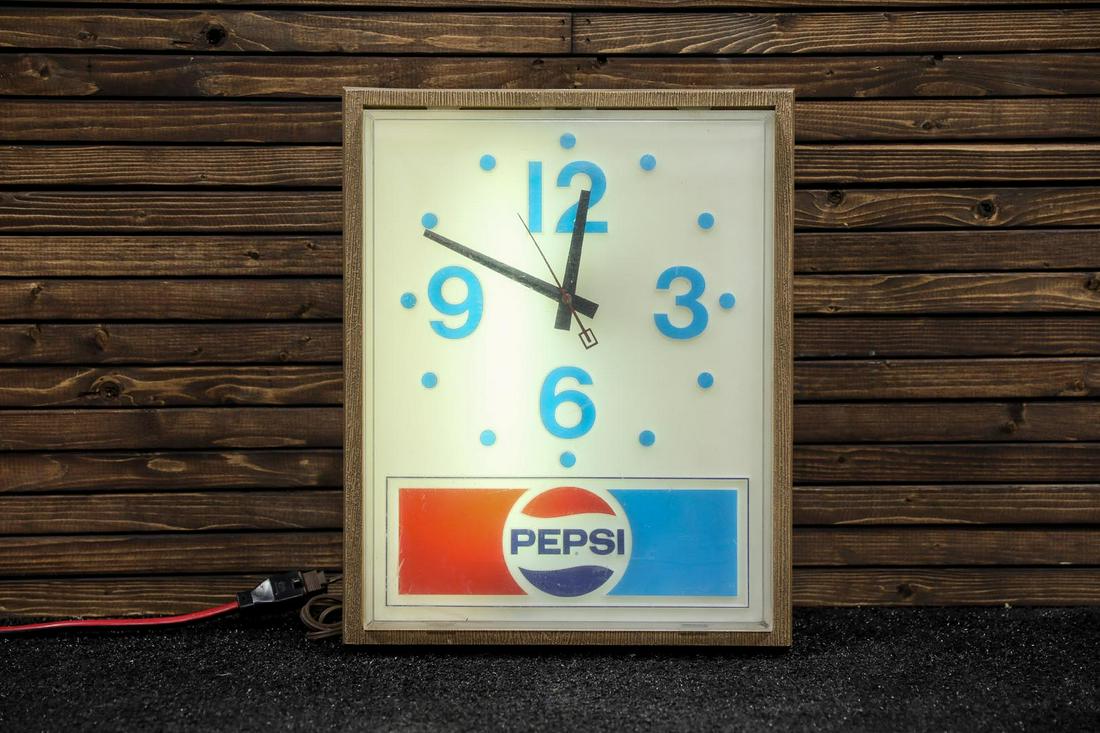 Late 1970s Vintage Lighted Pepsi Clock (1 of 3)