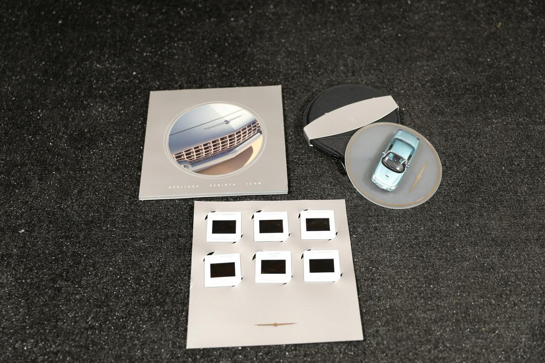 2002 Ford Thunderbird Promotional Model and Press Kit (T-bird Blue) (1 of 20)