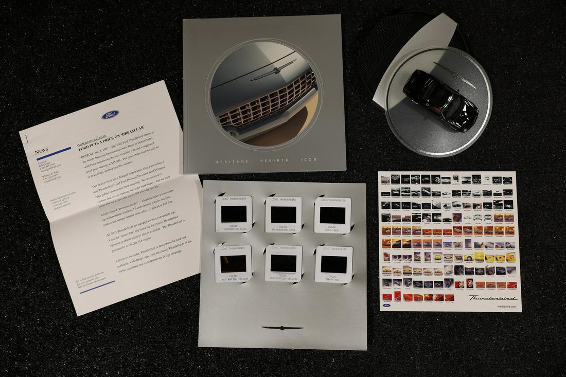 2002 Ford Thunderbird Promotional Model and Press Kit (Black) (1 of 17)