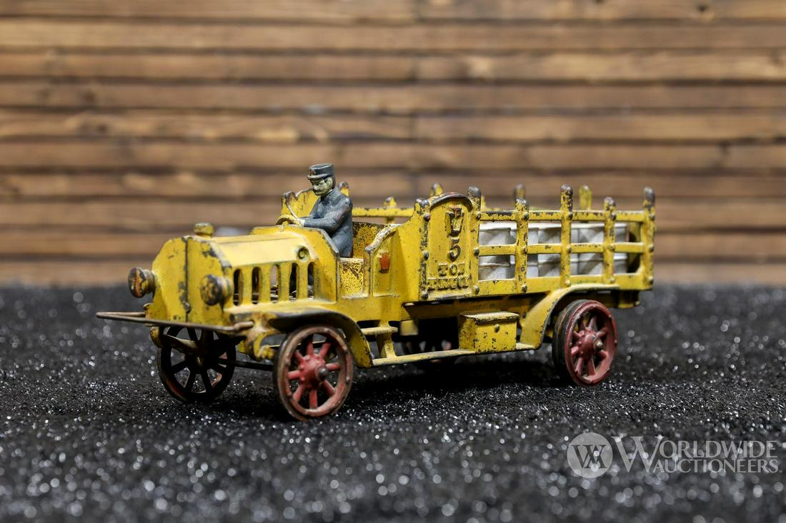 Hubley "5-Ton" Cast Iron Toy Truck (1 of 5)