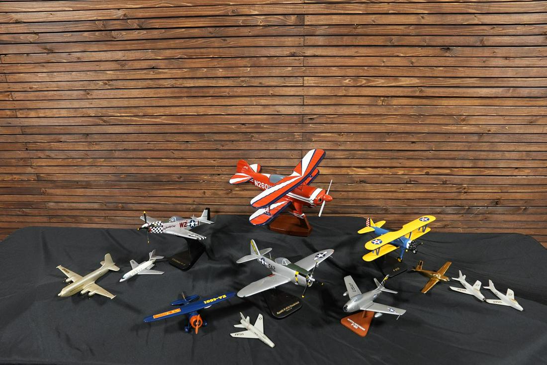 Lot of 12 Plastic Model Airplanes (1 of 5)