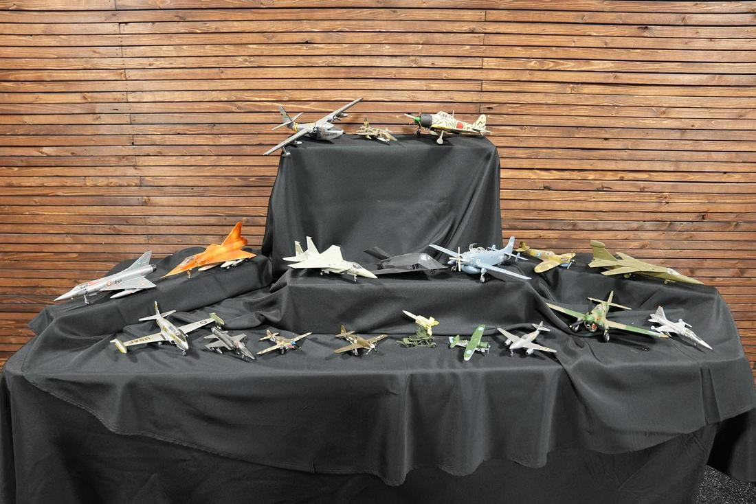 Lot of 18 Plastic Model Airplanes and 1 Model Rocket (1 of 5)