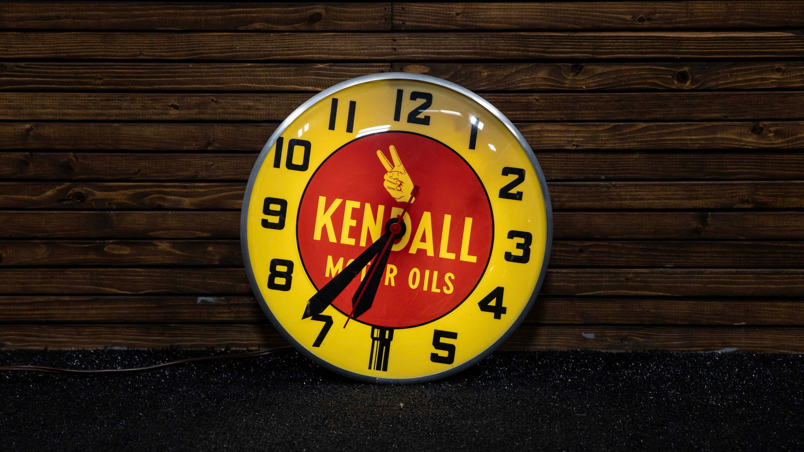 Kendall Motor Oil Lighted Advertising Clock (1 of 3)