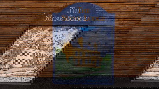 The Slyne Lodge British Inn Roadside Sign: The Slyne Lodge British Inn Roadside Sign - Offered Without Reserve ---- ITEM IS LOCATED IN Auburn, IN ITEMS MUST BE PAID FOR AND REMOVED 5 DAYS AFTER THE AUCTION DATE. ANY ITEMS LEFT AFTER THAT WILL