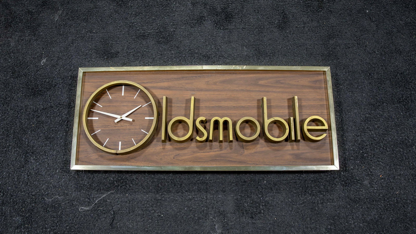 c. 1980 Oldsmobile Showroom Clock (1 of 2)