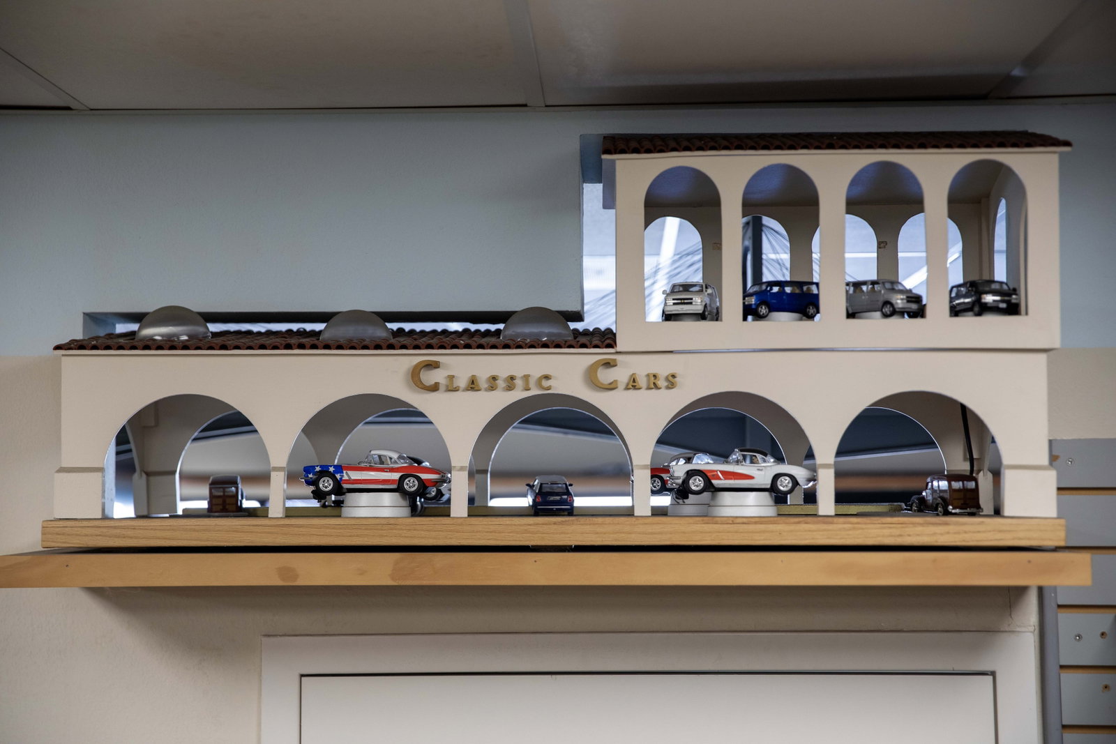 Scale Model Buildings: Scale Model Buildings - Offered Without Reserve ---- ITEM IS LOCATED IN EL SEGUNDO, CA ITEMS MUST BE PAID FOR AND REMOVED 5 DAYS AFTER THE AUCTION DATE. ANY ITEMS LEFT AFTER THAT WILL BE SHIPPED AT TH