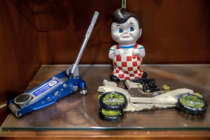 Automotive Man Cave Decorator Items