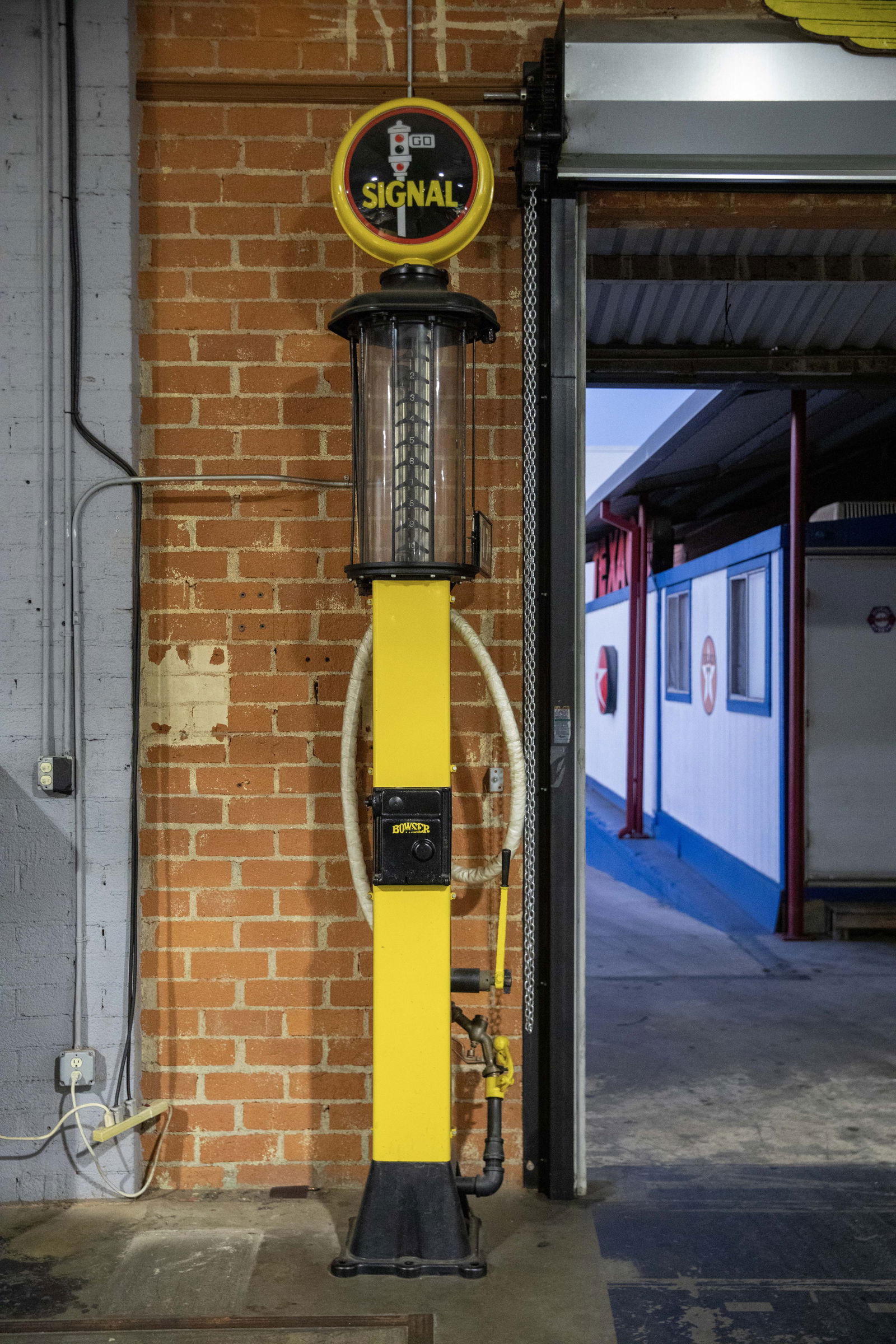 Signal Gas/Bowser Square Visible Gas Pump (1 of 5)