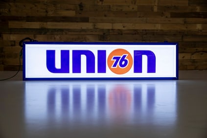 Union 76 Lighted Sign