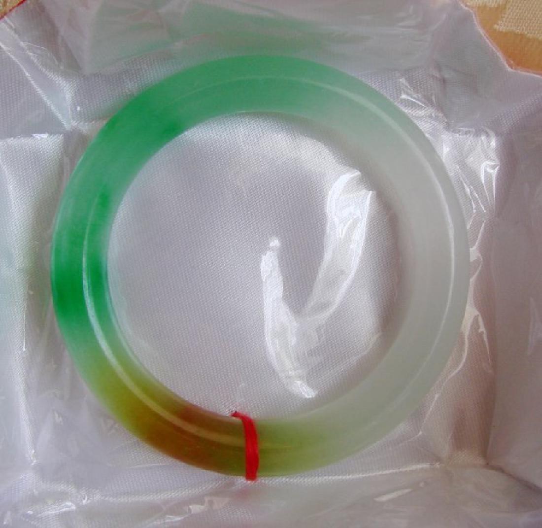 Natural Jadeite Jade Bangle Grade A Size7.5 (1 of 2)