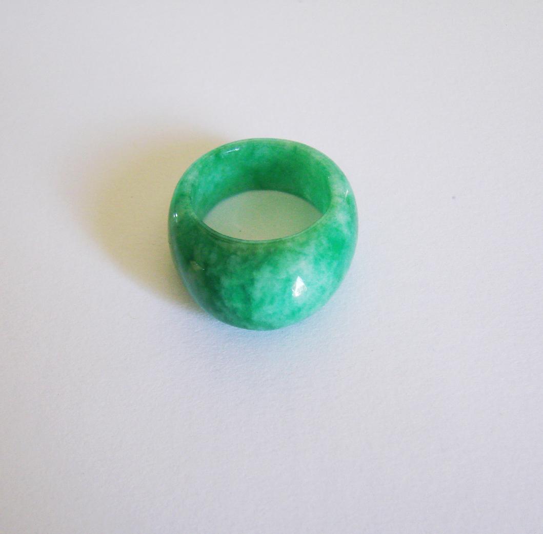 Natural Chinese Jadeit Jade Dome Ring Grade A Size: 9 (1 of 4)