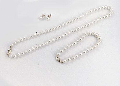 Freshwater Pearl Necklace &Bracelet 14k Y/G Clasp (1 of 2)
