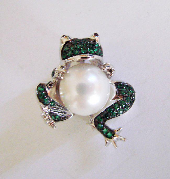 Culture Pearl Creation Emerald .52ct 18k W/g Overlay (1 of 3)