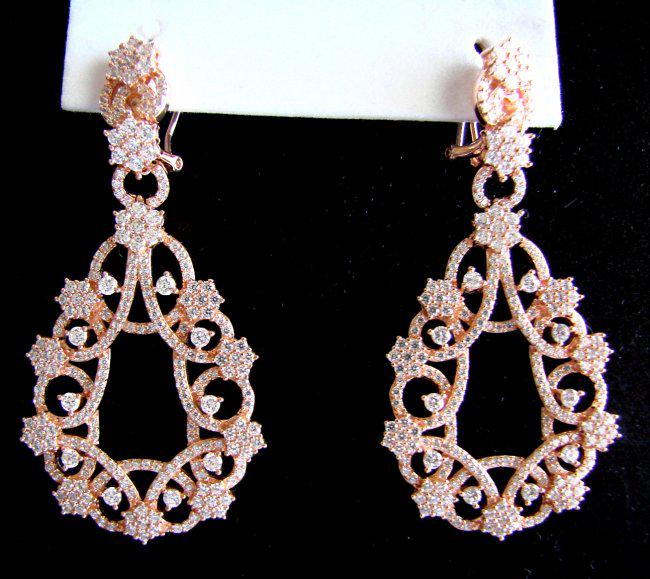Creation Diamond Chandeliers Ear 5.14Ct 18k R/g Overlay: Creation Diamond High Quality Item: Earrings Stone: 5.14 carat Round brilliant Clarity: VS, Color:F Length: 2.1/2"x Width 1.1/8" inch Setting: Prong 18k Rose gold overlay 925 silver Weight: 18.48 gram