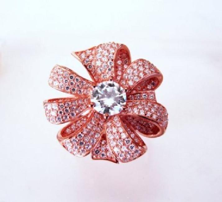 Creation Diamond Ring 2.24Ct 18k R/g Overlay: Creation Diamond Ring High Quality Item Item : Ring Face Light:3/4" 234 Pieces Weight: 2.24 Carat (Clarity: VVS1, Color D) 18k Rose gold overlay 925 silver Weight:9 grams,Size:6 Gender: Women I