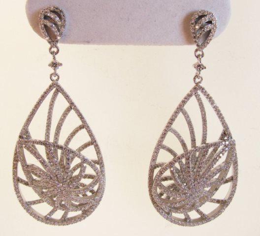 Creation Diamond Chandeliers Ear 4.30Ct 18k W/g Overlay: Creation Diamond Chandeliers Earrings and High Quality Item Item: Earrings Stone: 4.30 carat Round brilliant (Clarity: VVS, Color: F) Length: 2.1/4"x 1" inch, Thickness: 11 mm Setting: Micro Pave 18k