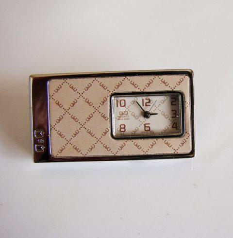 Money Clips Q&Q Quartz Water Resist  Watch (1 of 4)