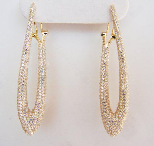 Creation Diamond Chandeliers Ear 4.85Ct 18k Y/g Overlay: Creation Diamond Chandeliers Earrings and High Quality Item Item: Earrings Stone: 4.85 carat Round brilliant (Clarity: VVS, Color: F) Length: 2.1/4"L x 3/4"W inch Setting: Micro Pave 18k yellow gold o