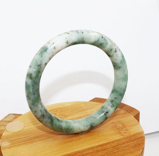Natural Burmese Jade Bangle Size: 6, 51.40 Grams (1 of 3)