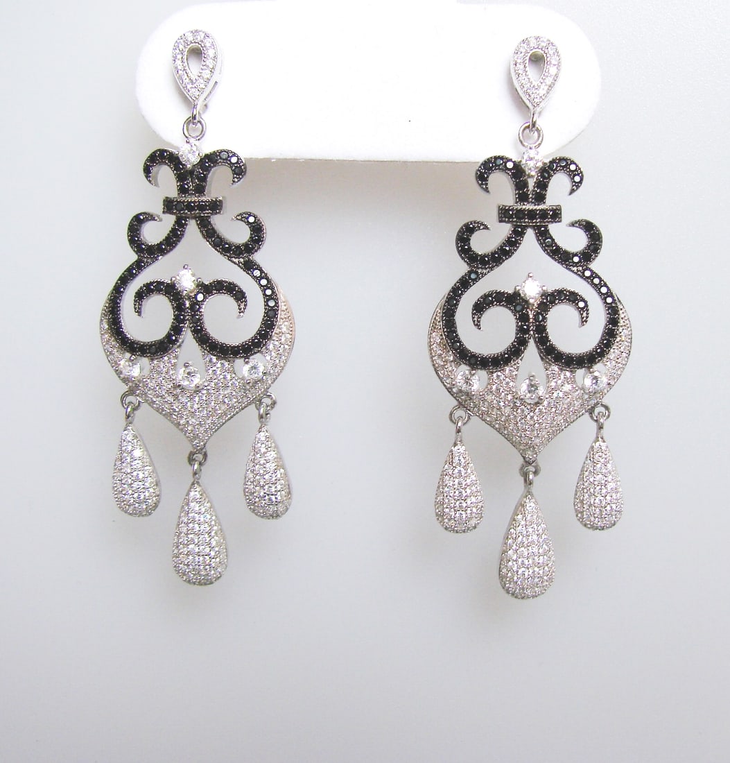 Creation Diamond Chandeliers Ear 3.74Ct 18k W/g Overlay: Creation Diamond Chandeliers Earrings and High Quality Item Item: Earrings Total: 3.74 carat Round brilliant (Clarity: VVS, Color: F) Creation Black Diamond Length: 2.1/4"x 3/4" inch Setting: Micro Pa